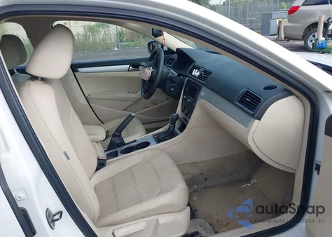 2013 Volkswagen Passat 2.5L Se из США, поврежденный, VIN 1VWBP7A32DC018040